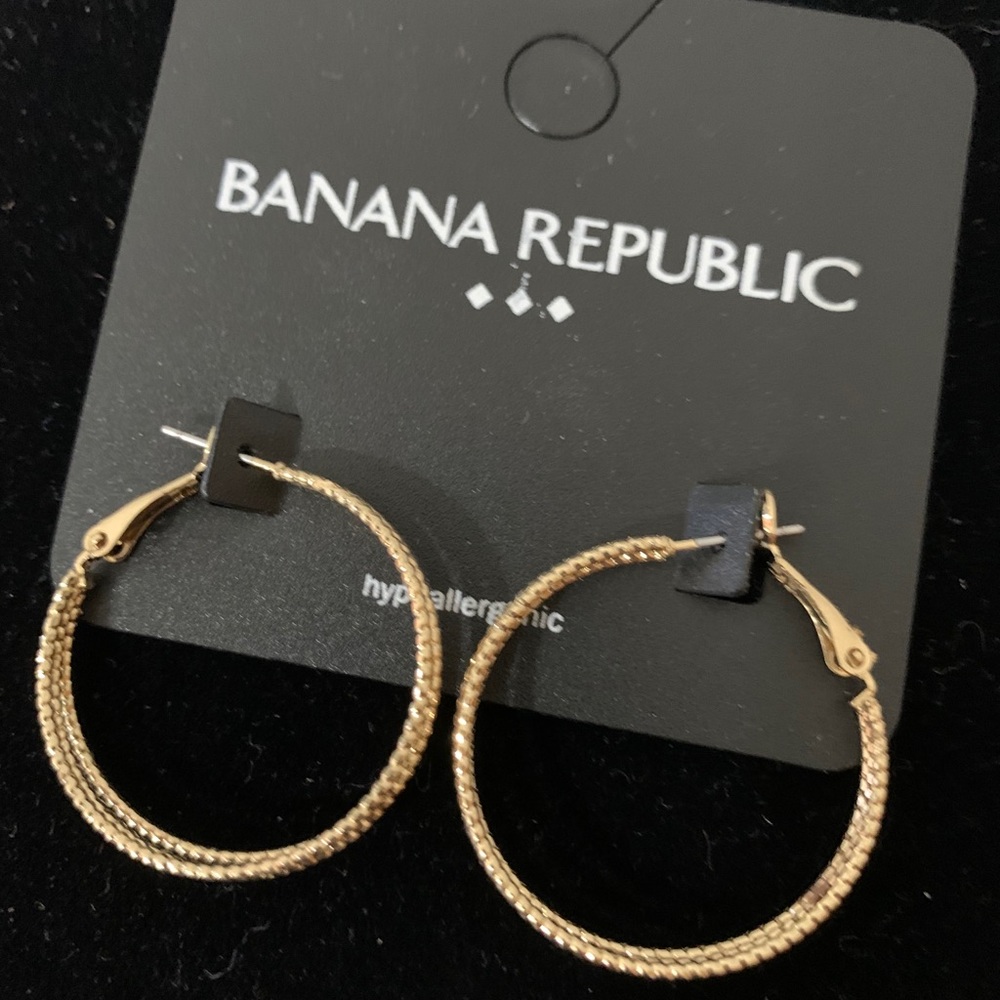 NWT! Banana Republic Textured Gold Hoop Earrings